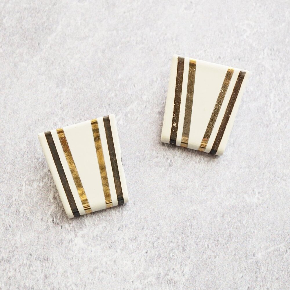 1980s Laurana Italian Enamel Earrings – White & Gold Geometric Clip-Ons, 1.1"